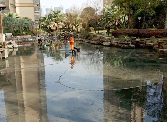 于洪景观池淤泥清理