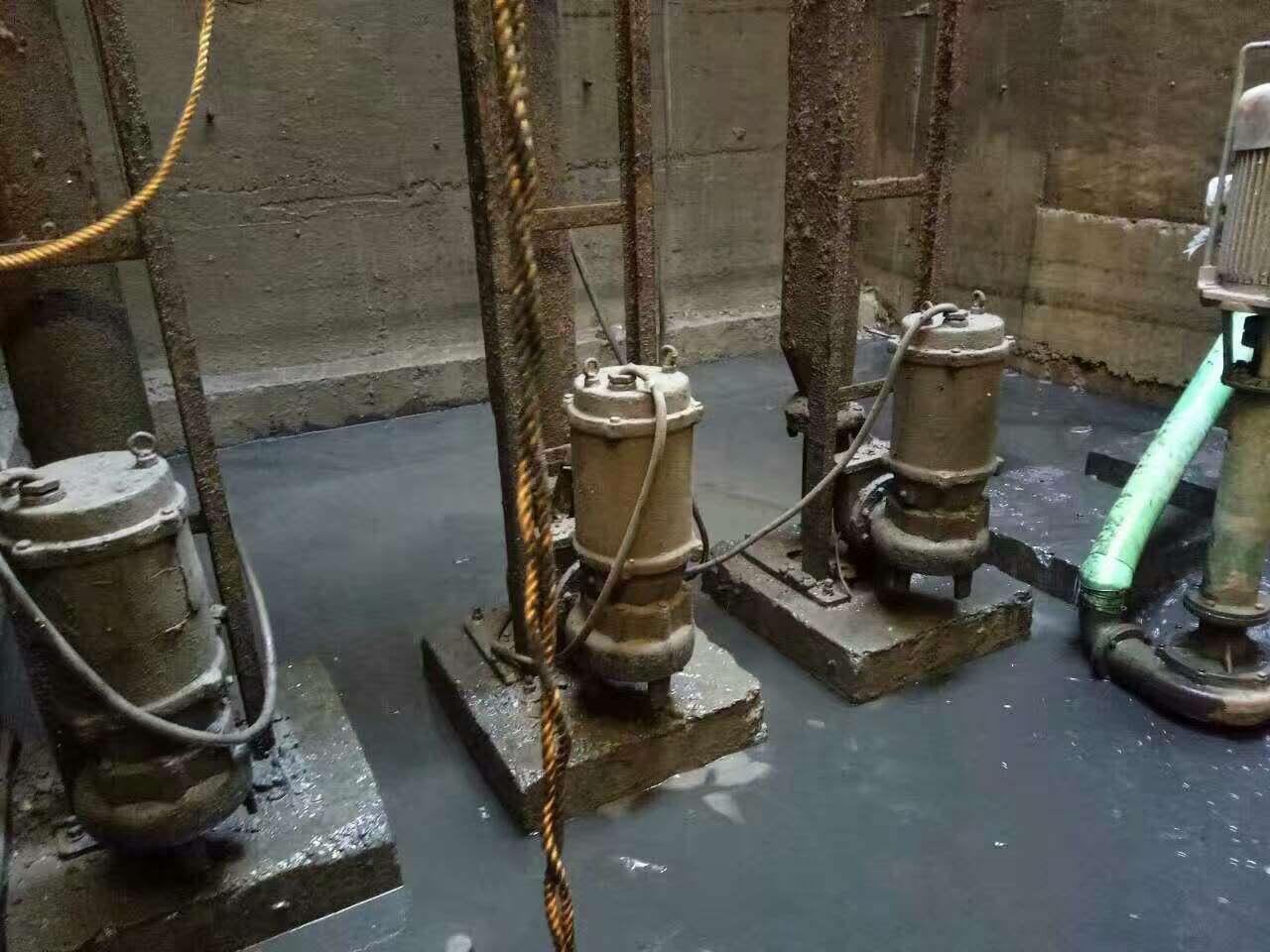 于洪污水池清理